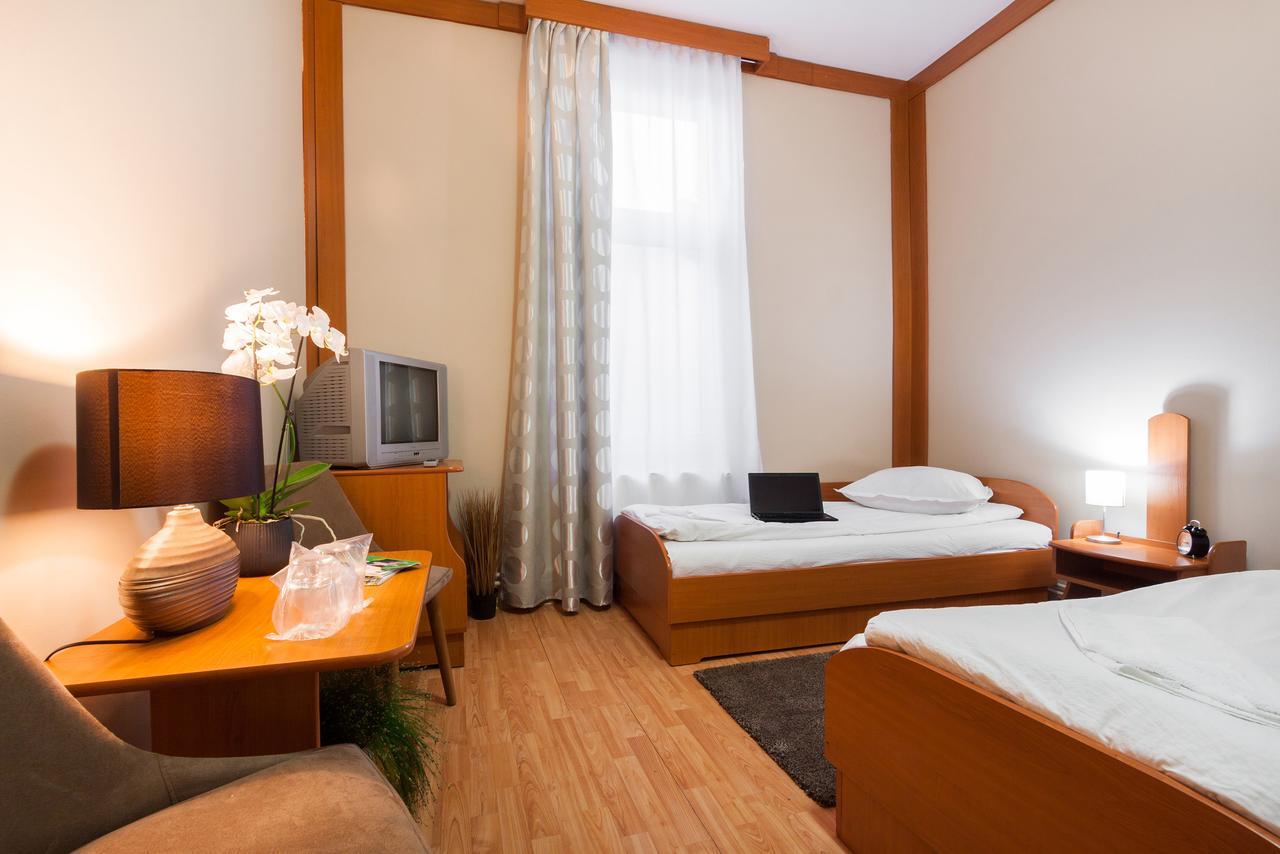 Szilagyi Hotel&Restaurant Gheorgheni  Bagian luar foto