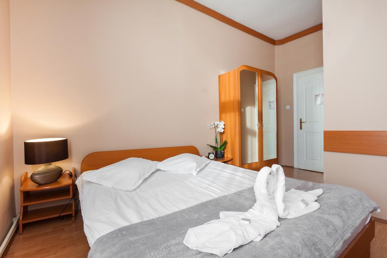 Szilagyi Hotel&Restaurant Gheorgheni  Bagian luar foto